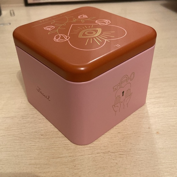 Fossil Tin Gift Box - Picture 3 of 5